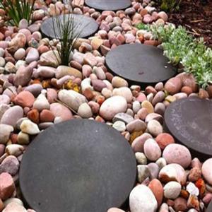 Decoration Through Pebbles