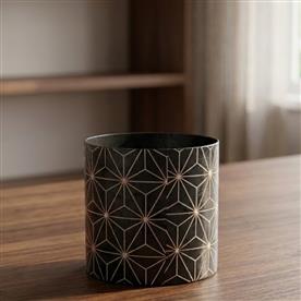 MODERN METAL PLANTER  